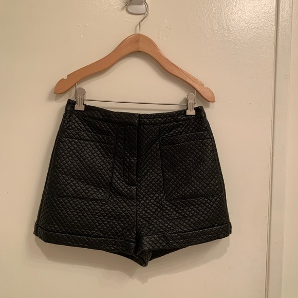 Topshop Quilted Black Shorts - Picture 3 of 10